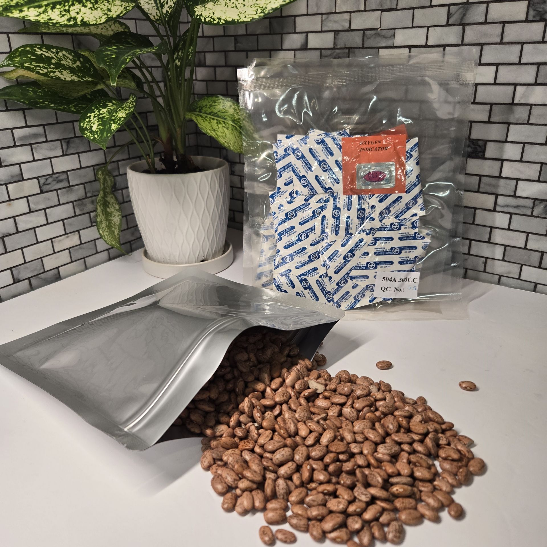 Picture of 1 Quart 7 Mil Mylar Zip Top Bags + 300 cc Oxygen Absorbers (50-COUNT)