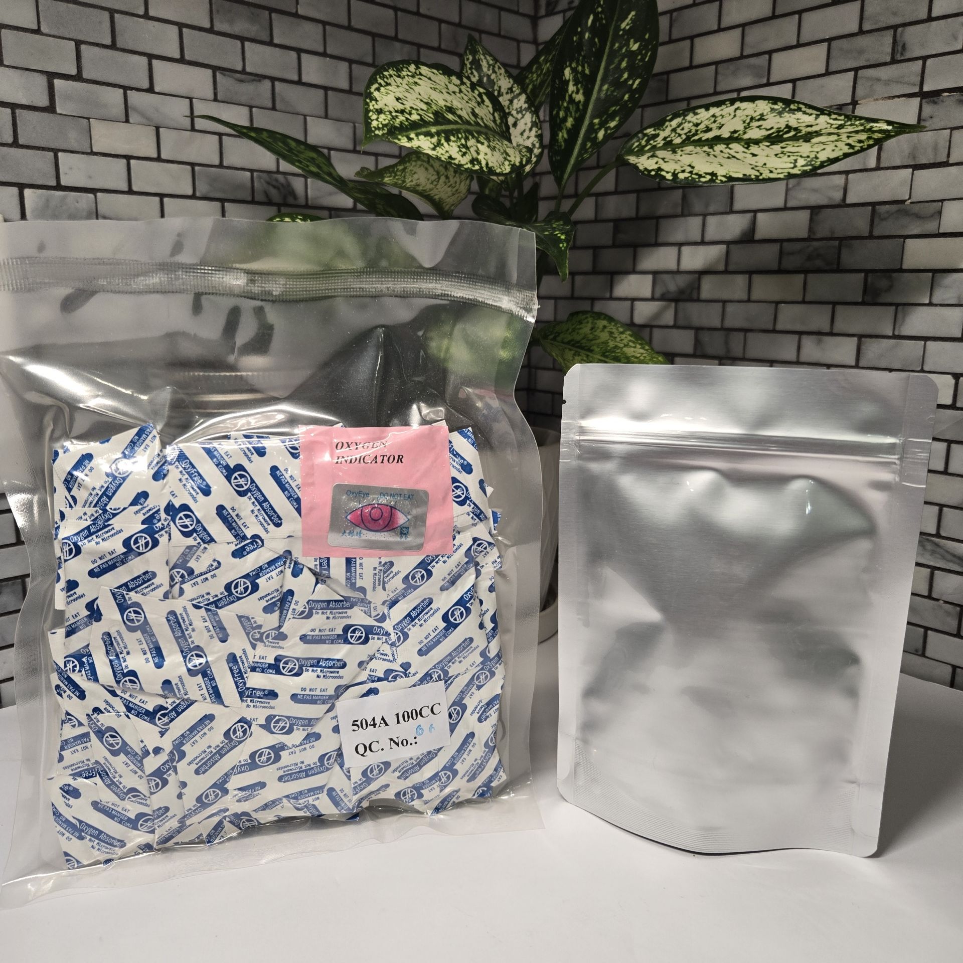 Picture of 1 Cup 7-Mil Gusseted Zip Top Mylar Bag plus 100 CC Oxygen Absorbers (100-COUNT)