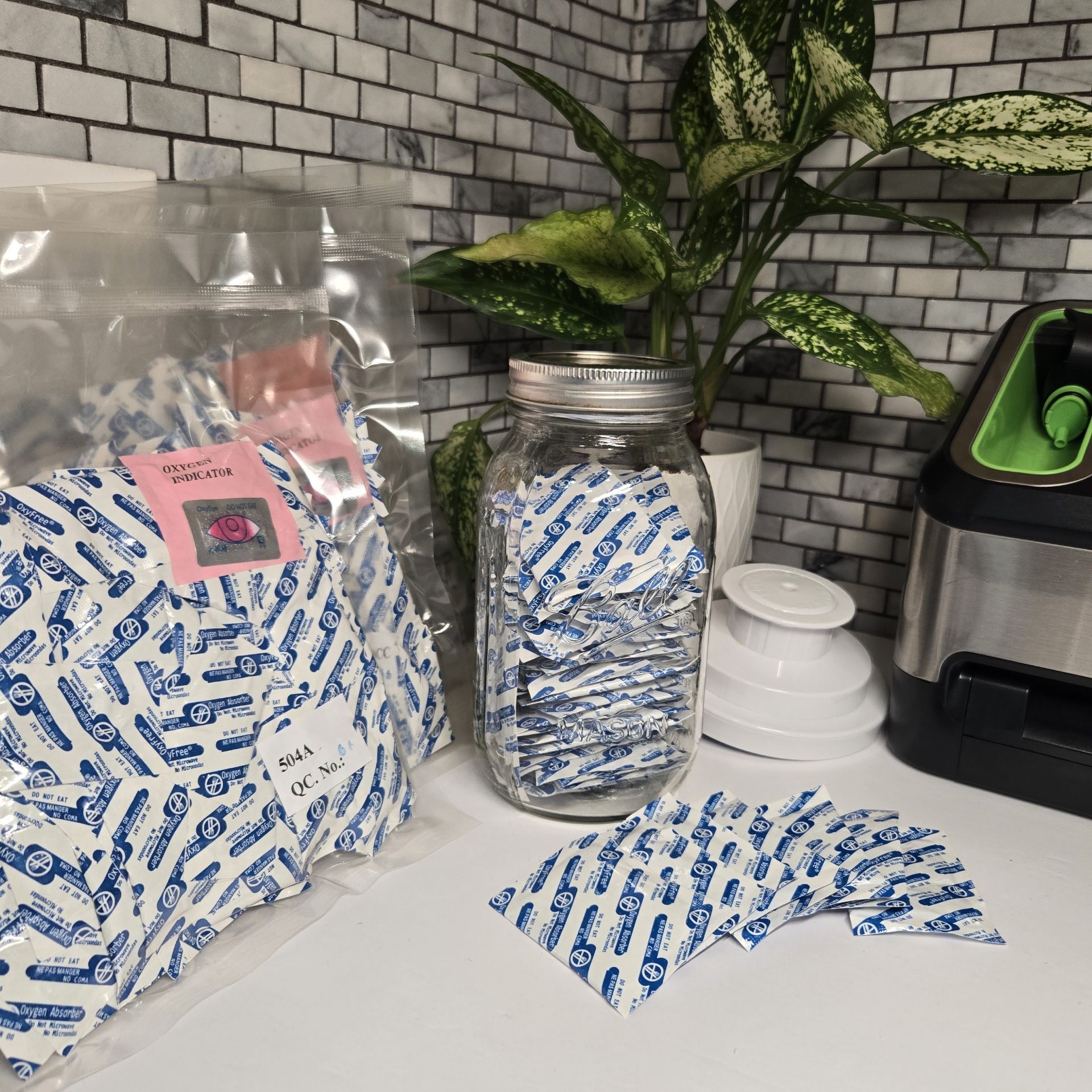 Picture of 1 Pint 7-Mil Gusseted Zip Top Mylar Bag plus 100 CC Oxygen Absorbers (100-COUNT)