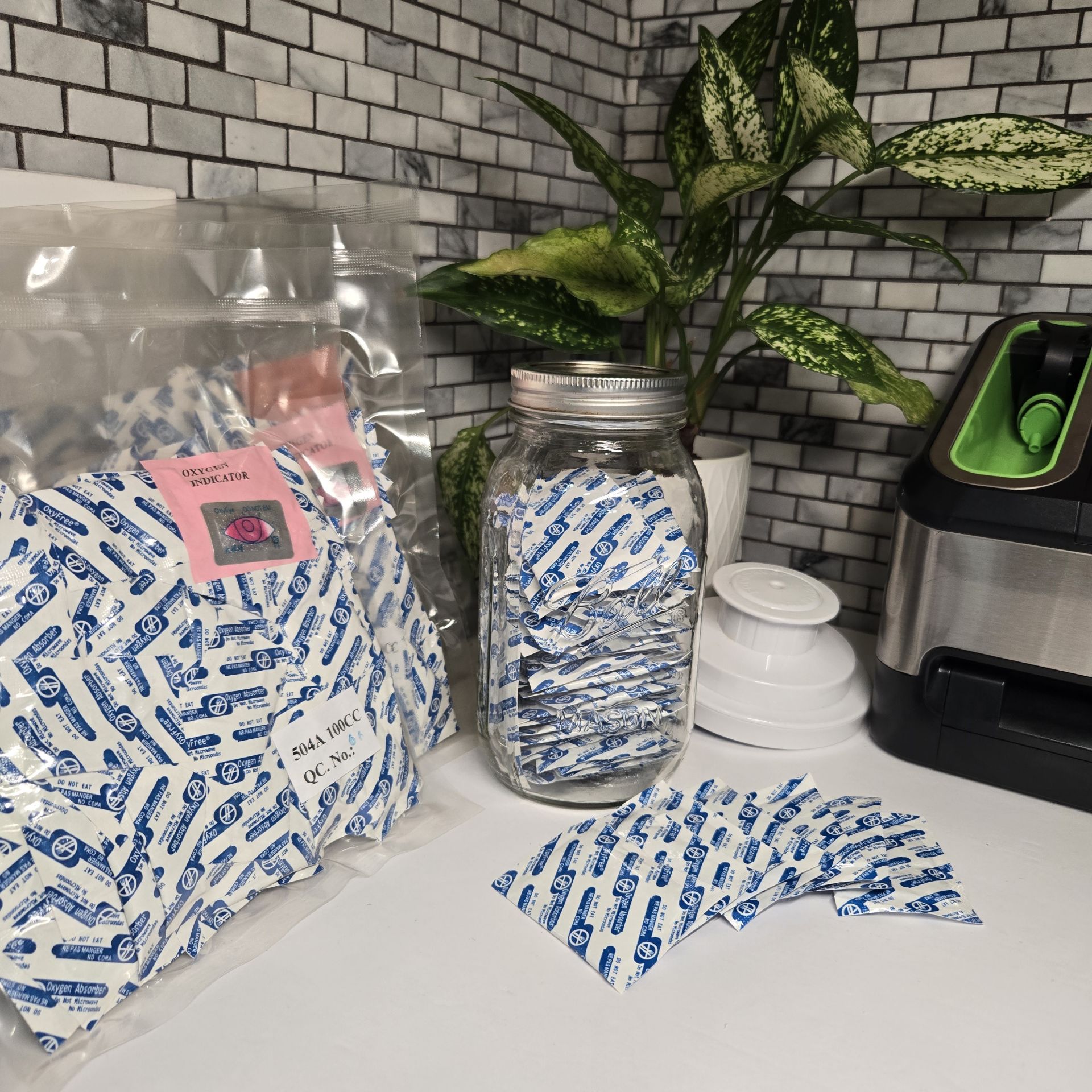 Picture of ZIP TOP BUNDLE with 150 OXYGEN ABSORBERS