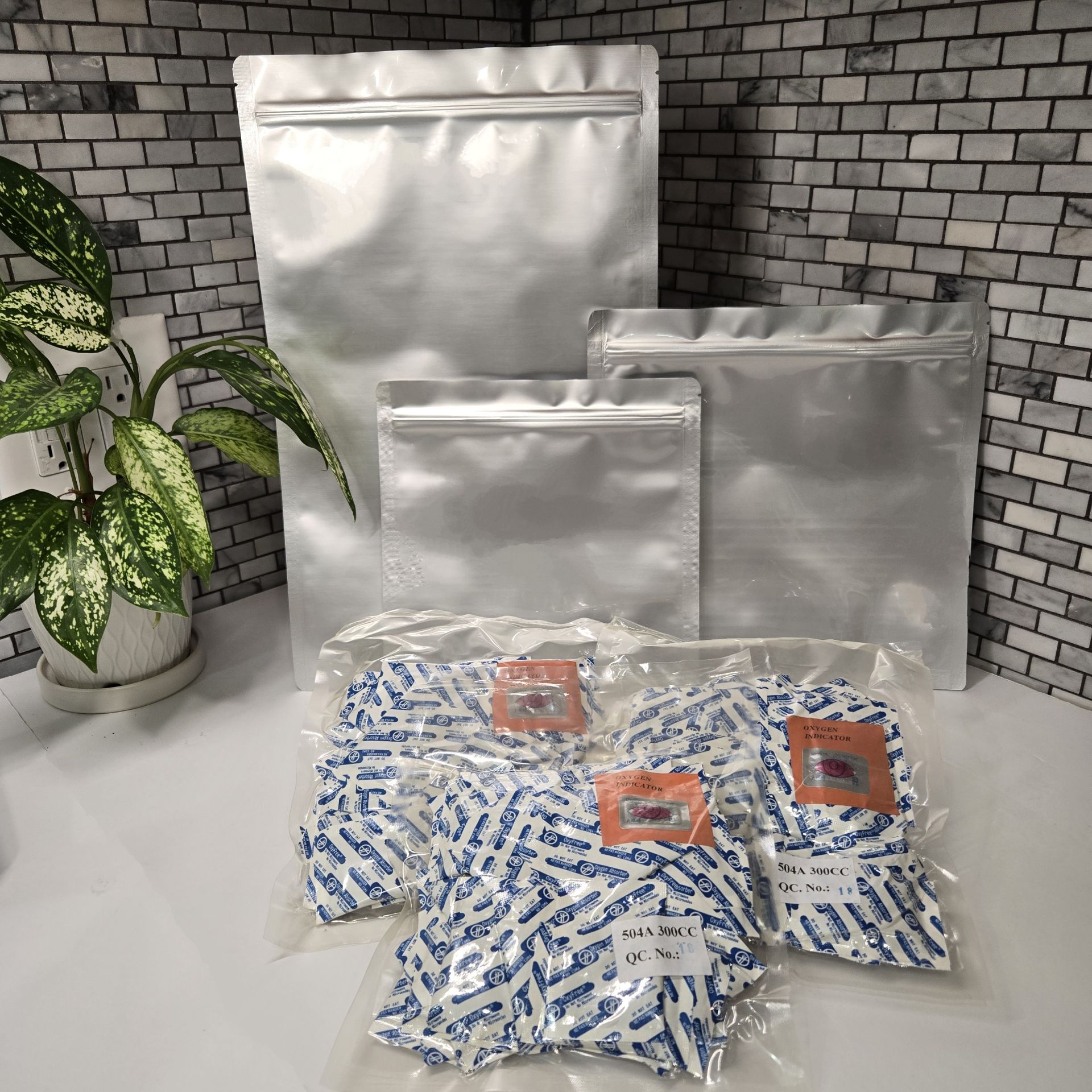 Picture of ZIP TOP BUNDLE with 150 OXYGEN ABSORBERS